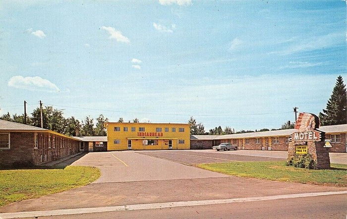 Indianhead Motel - Vintage Post Card (newer photo)